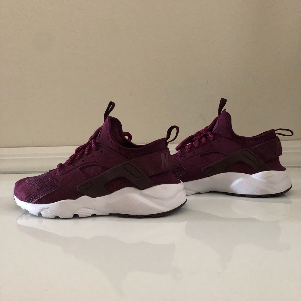 Bergundy Nike Air Huaraches